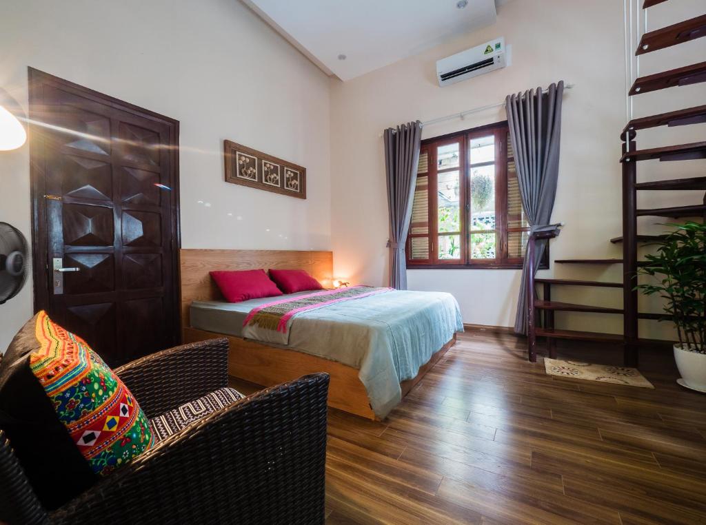 Postel nebo postele na pokoji v ubytování Hanoi Balcony Homestay