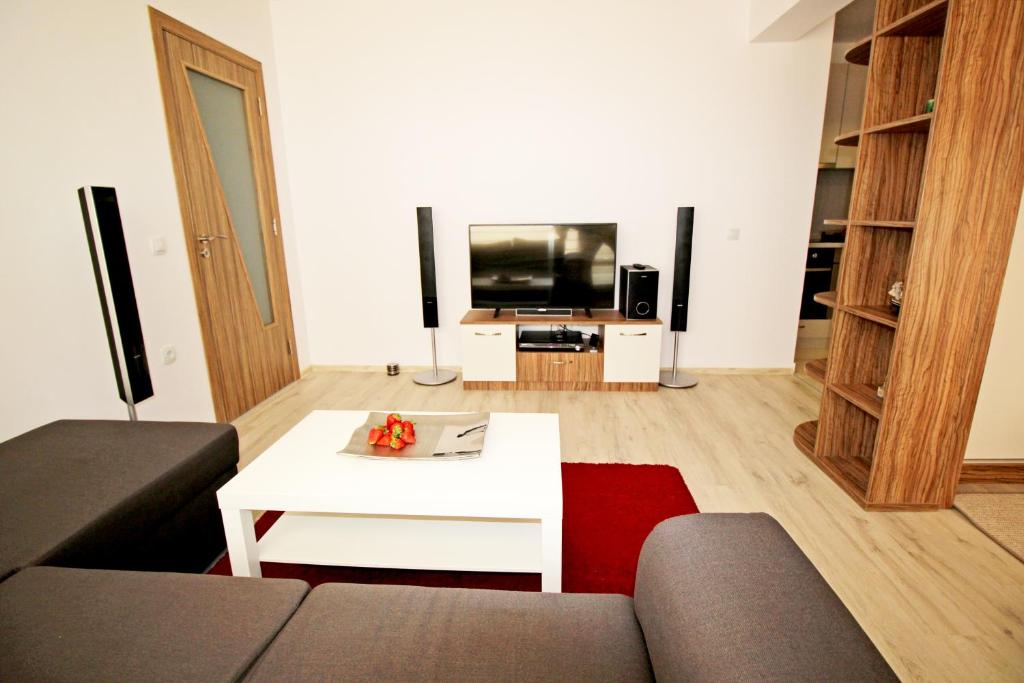TV a/nebo společenská místnost v ubytování Lilly Apartments