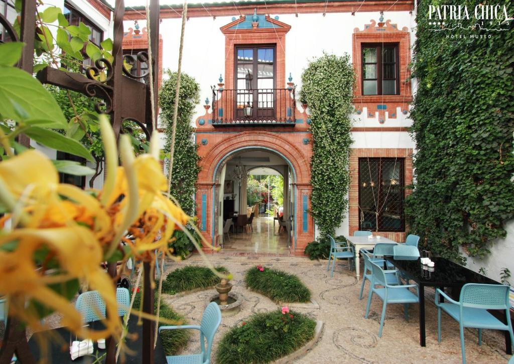 A garden outside Hotel Patria Chica