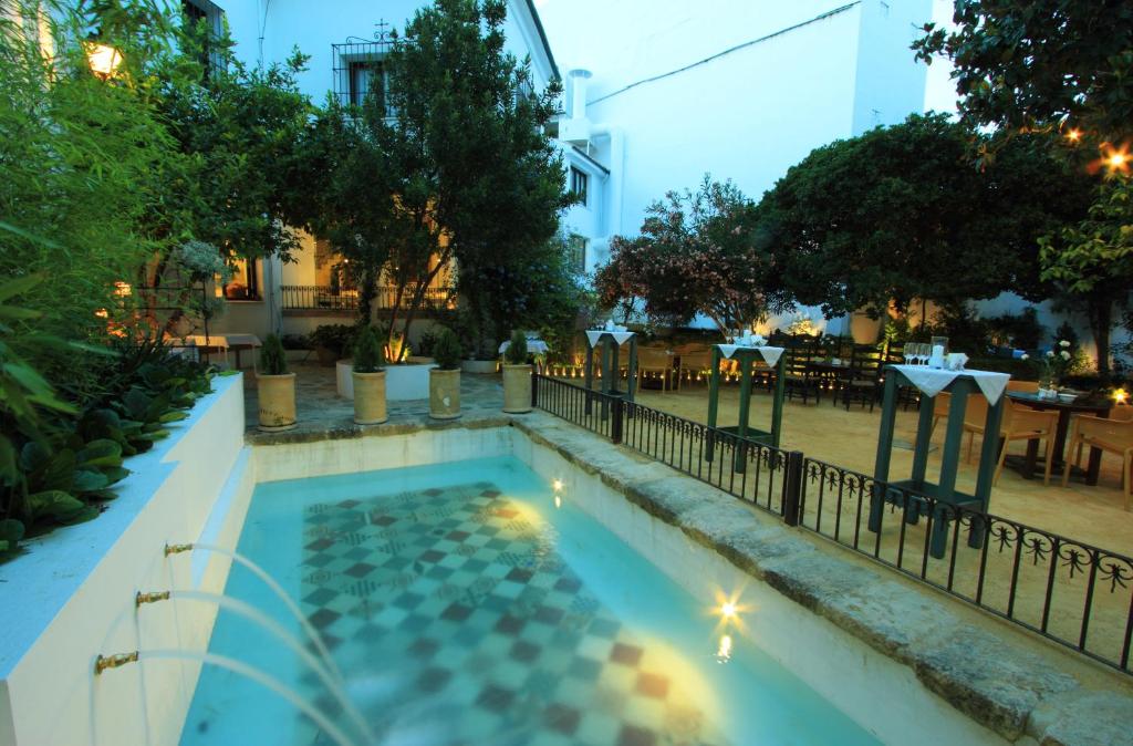 The swimming pool at or close to Hotel Patria Chica