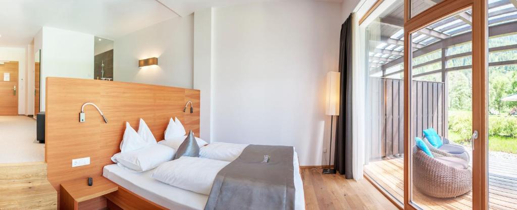 Postel nebo postele na pokoji v ubytování La Casies Mountain Hotel