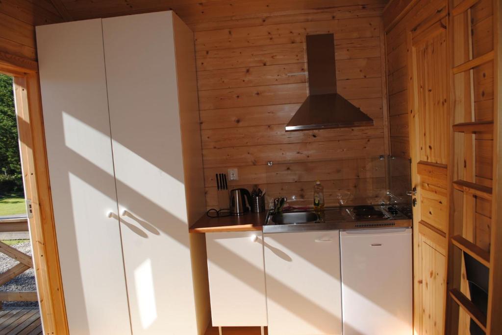 Kuchyň nebo kuchyňský kout v ubytování Visitor Stugby