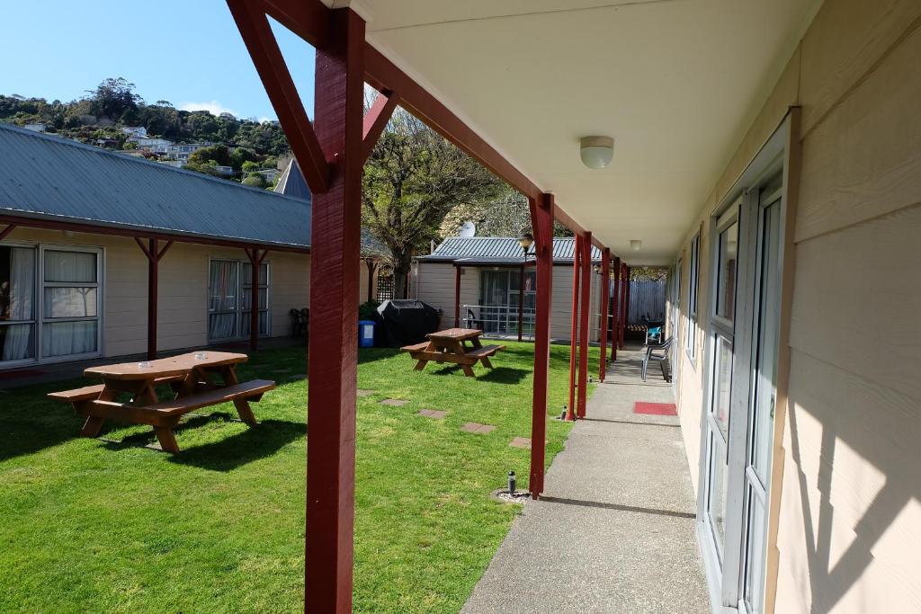 Castles Motel & Driftwood Motel