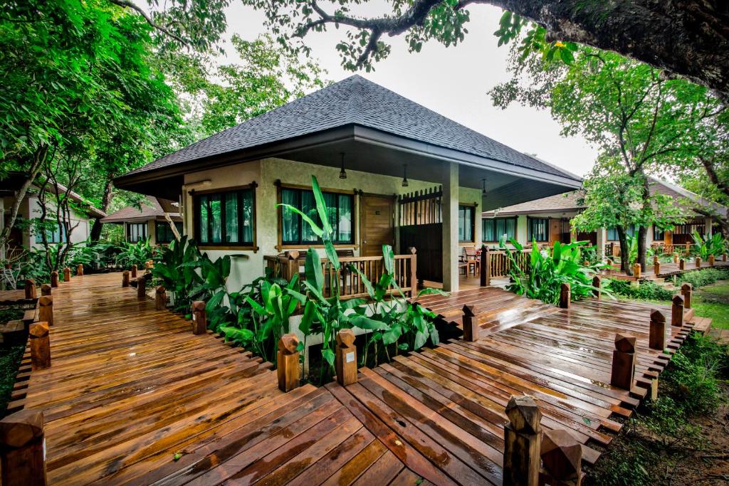 Zahrada ubytování Naiyang Park Resort - SHA Extra Plus