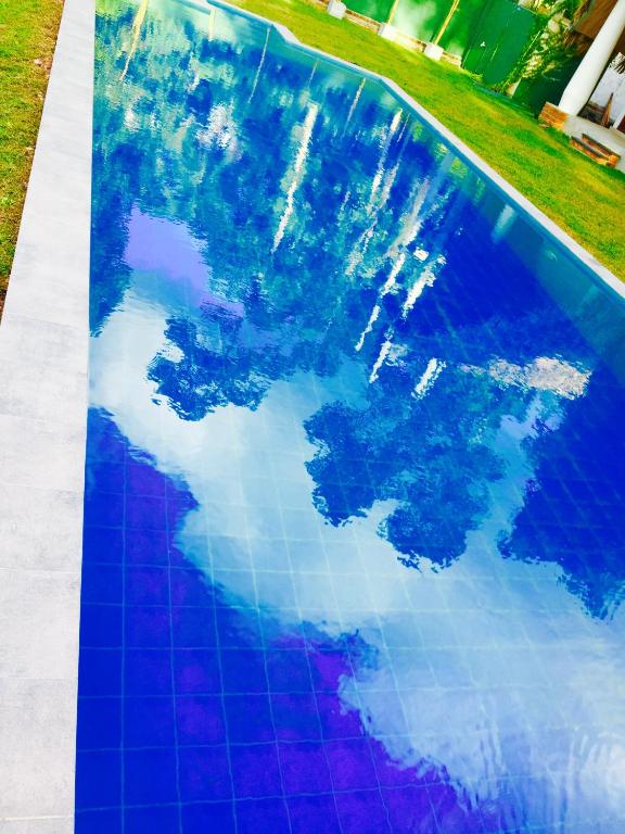 Bazén v ubytování Airport Resort nebo v jeho okolí