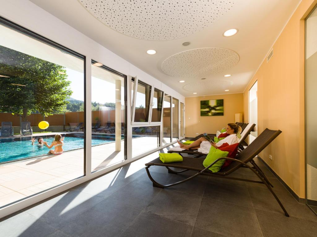 Bazén v ubytování Gasthof Hotel Schmied nebo v jeho okolí