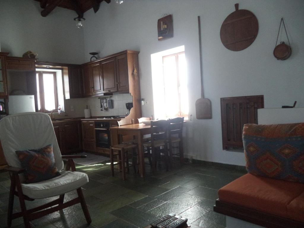 Kuchyňa alebo kuchynka v ubytovaní Ilis Villas