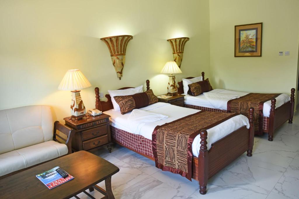 Imperial Resort Beach Hotel tesisinde bir odada yatak veya yataklar