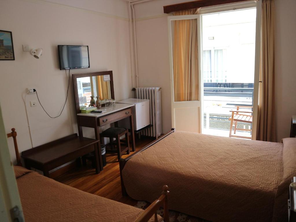 TV a/nebo společenská místnost v ubytování Acropolis House