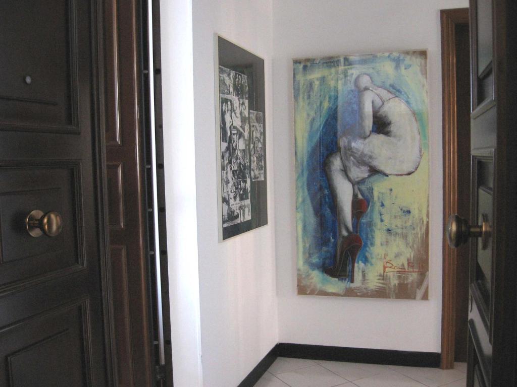 ジェノヴァにあるStanza d'artistaの壁画二枚廊下