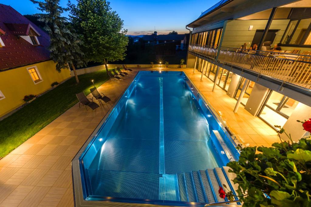 Bazén v ubytování Gasthof Hotel Schmied nebo v jeho okolí