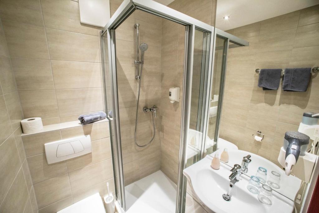 Een badkamer bij Stadthotel Kramer