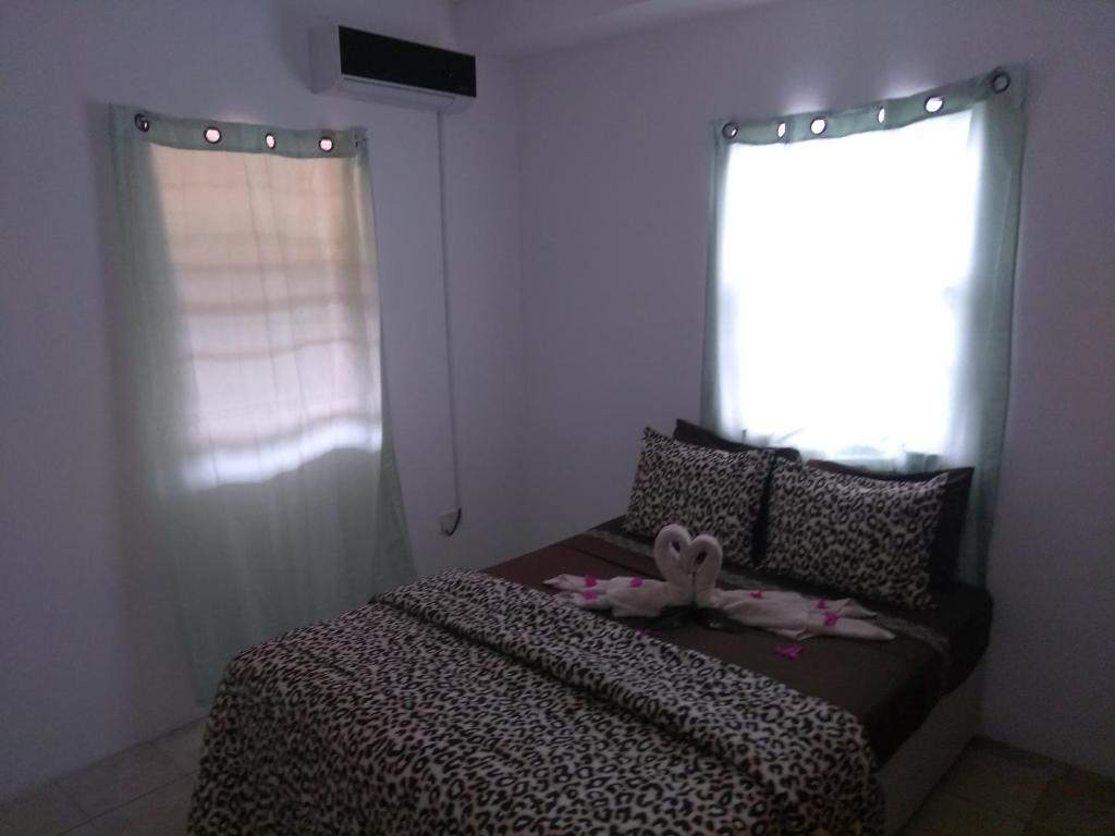 Letto o letti in una camera di Caribbean Dream Vacation Property CD1