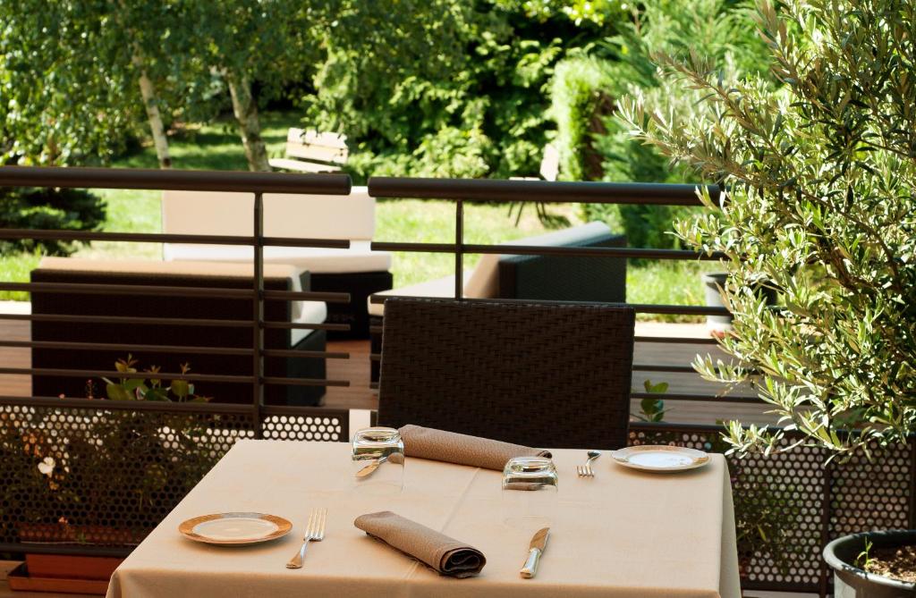 Zahrada ubytování Logis Hotel Le Parc & Spa