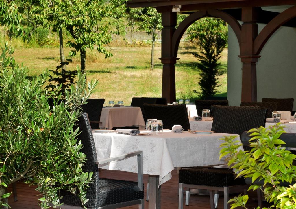 Zahrada ubytování Logis Hotel Le Parc & Spa
