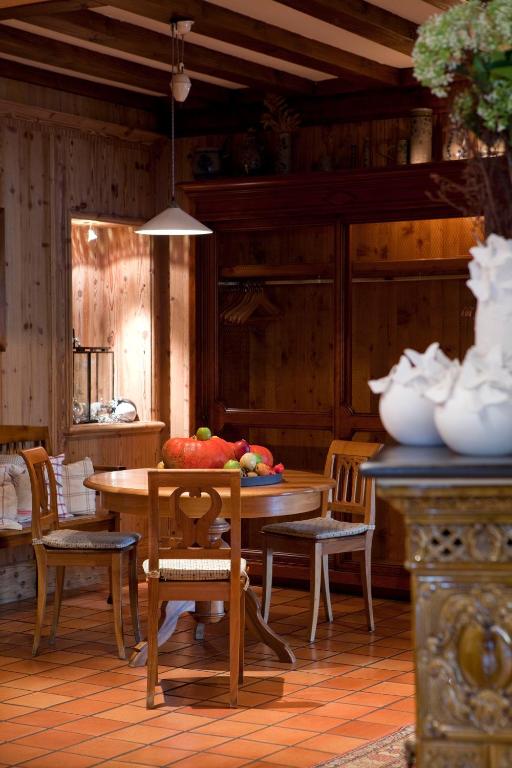 Posezení v ubytování Logis Hotel Le Parc & Spa