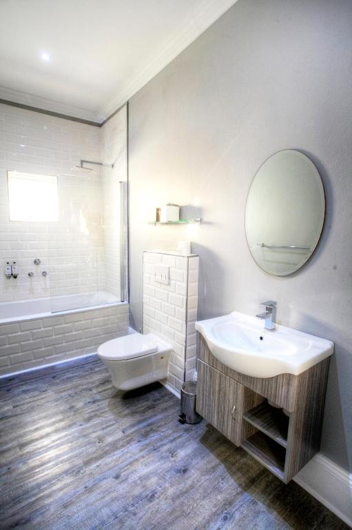 Bagno di 23 On Glen Guest House