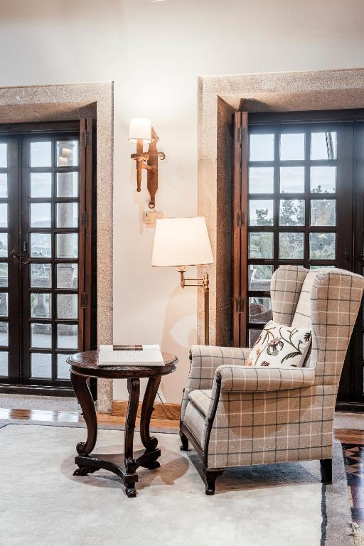 A seating area at Parador de Baiona