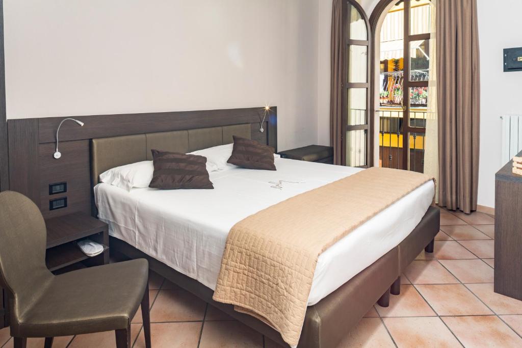 Le Torri - Castiglione Falletto - Double Or Twin Room With City View
