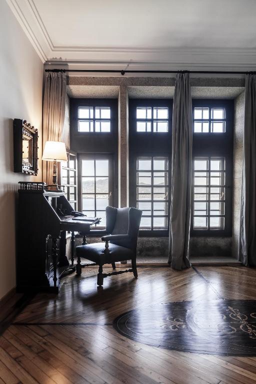A seating area at Parador de Baiona