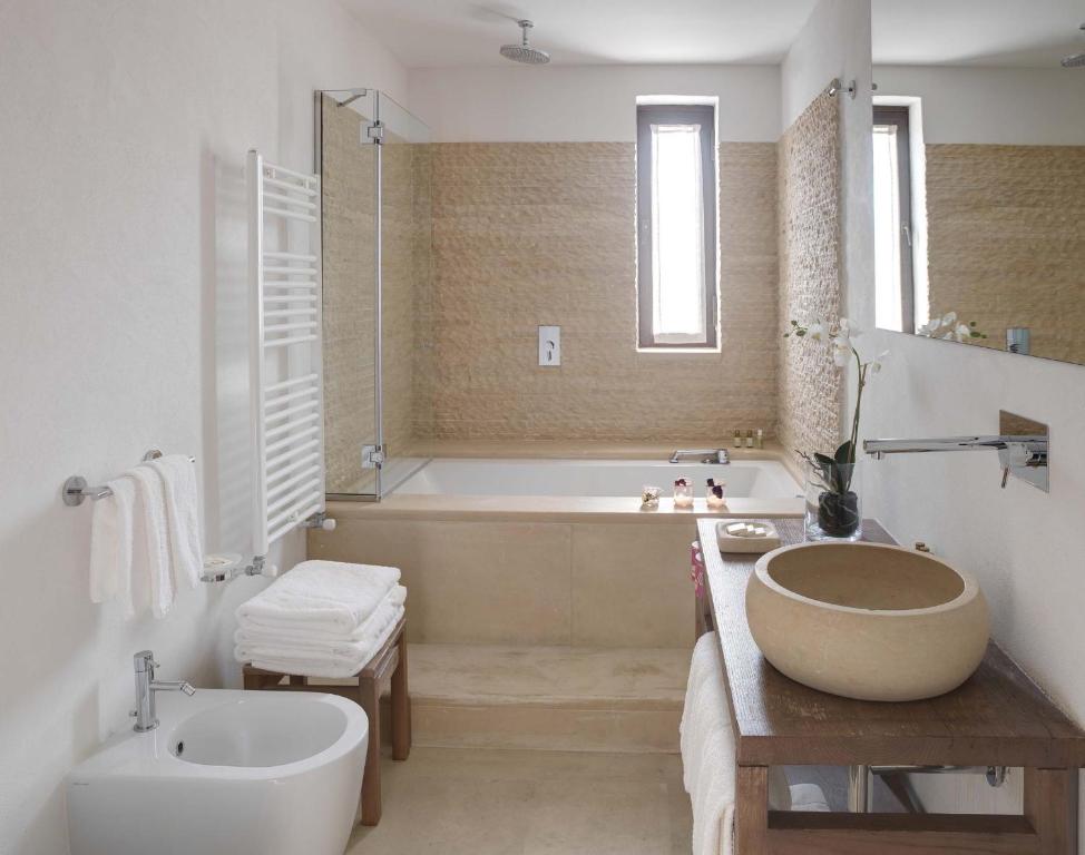 Un baño de Le Scuderie - Castello Monaci