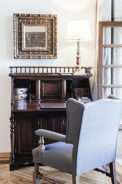 A seating area at Parador de Baiona