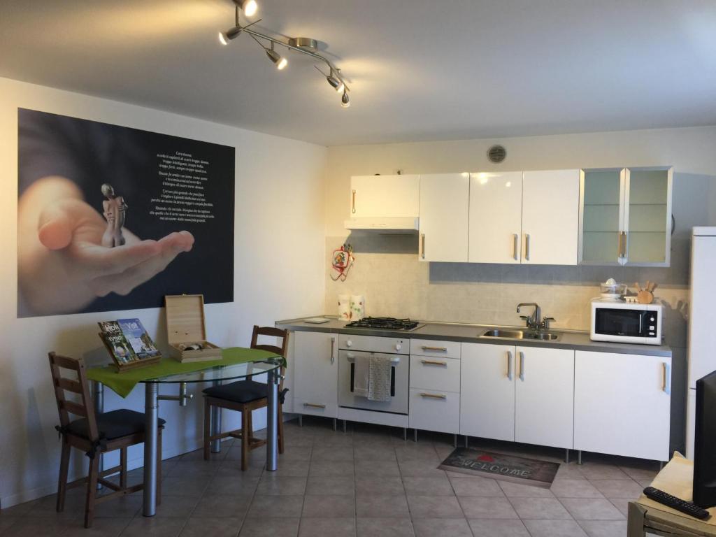 A kitchen or kitchenette at CA' del GIACOMINO