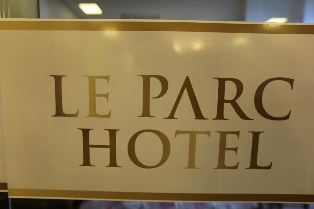Certifikát, hodnocení, plakát nebo jiný dokument vystavený v ubytování Le Parc Hotel