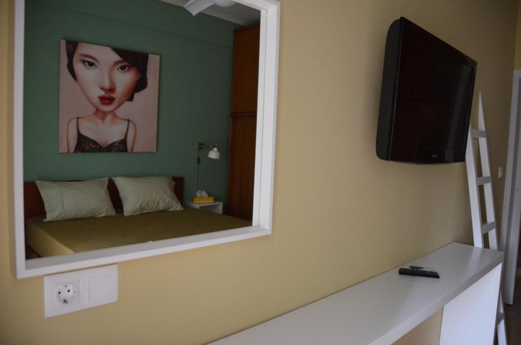 Televízia a/alebo spoločenská miestnosť v ubytovaní Anestis Home