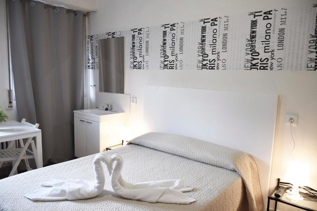 
Double Room with Shared Bathroom
