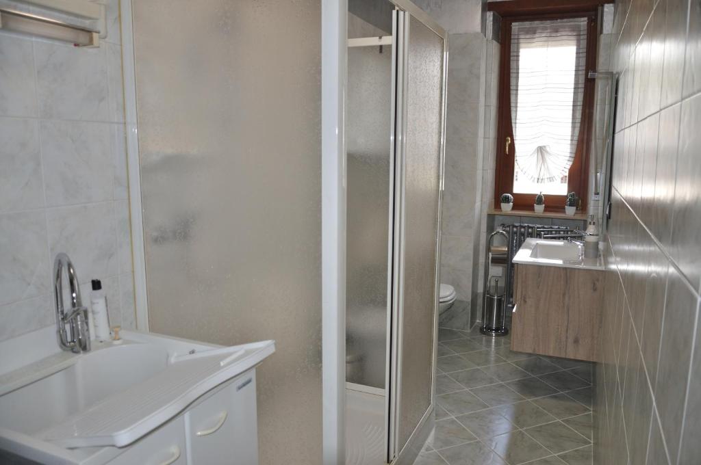 A bathroom at Appartamento Nino