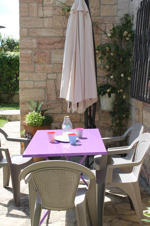 A patio or other outdoor area at Robin's nest