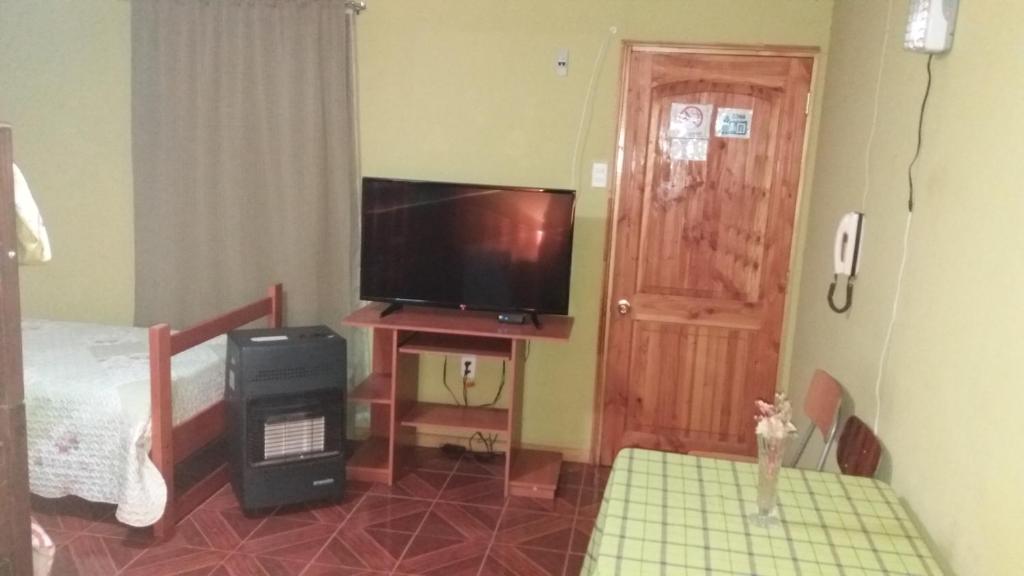 TV a/nebo společenská místnost v ubytování Alojamiento Valle Verde