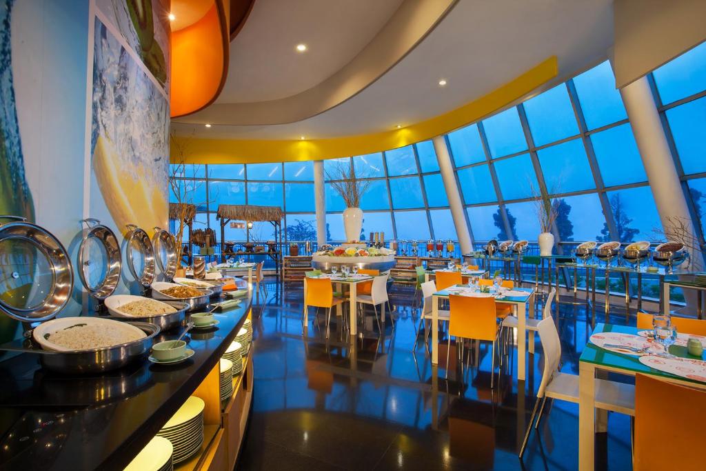 Restaurace v ubytování HARRIS Hotel & Convention Festival Citylink Bandung