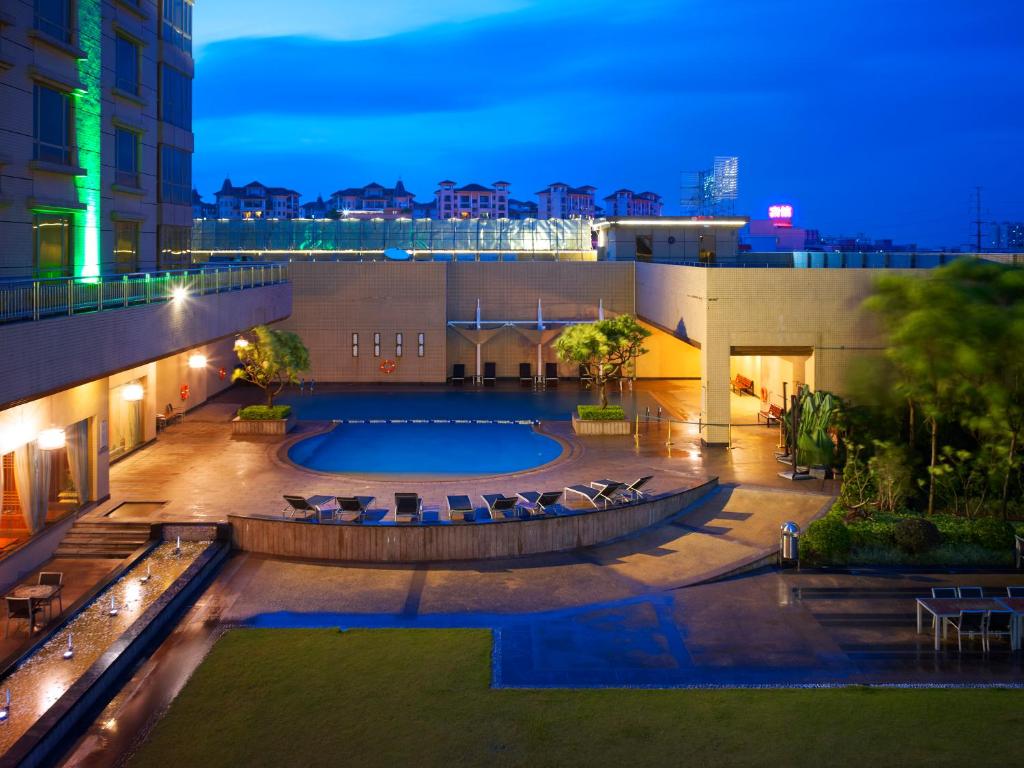 Bassein majutusasutuses Cinese Hotel Dongguan Shijie või selle lähedal