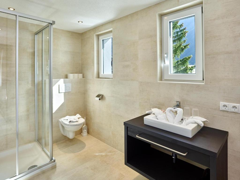 A bathroom at A CASA Opal Appartements