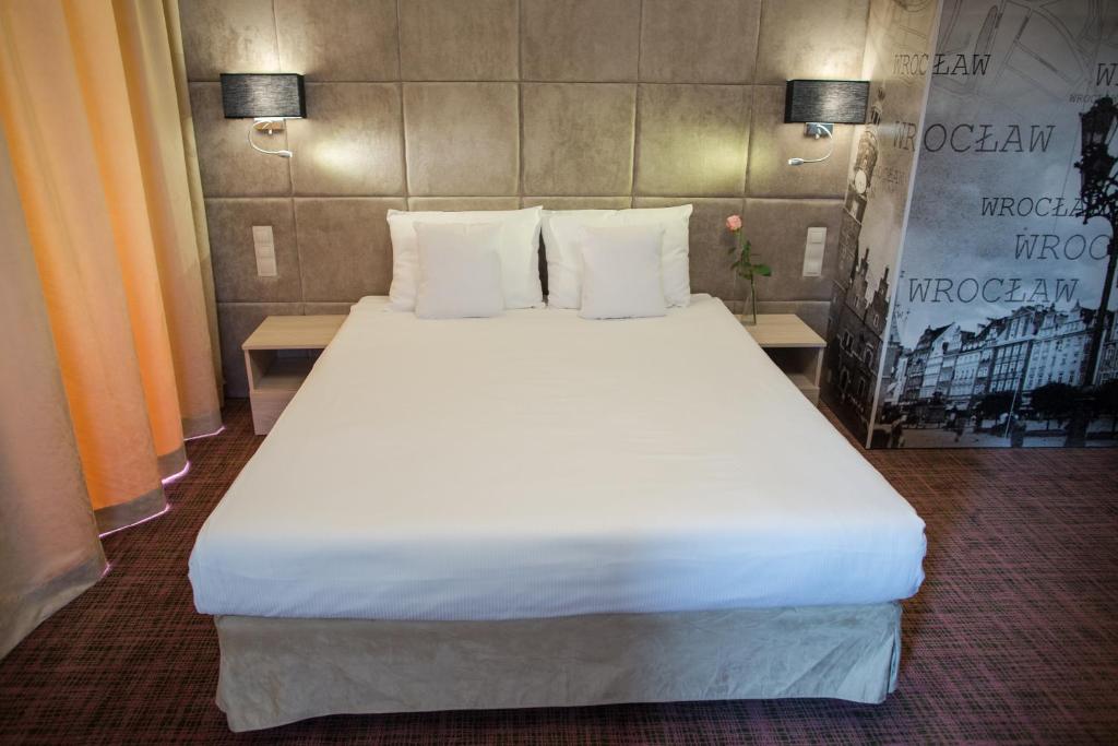 Postel nebo postele na pokoji v ubytování Citi Hotel's Wrocław