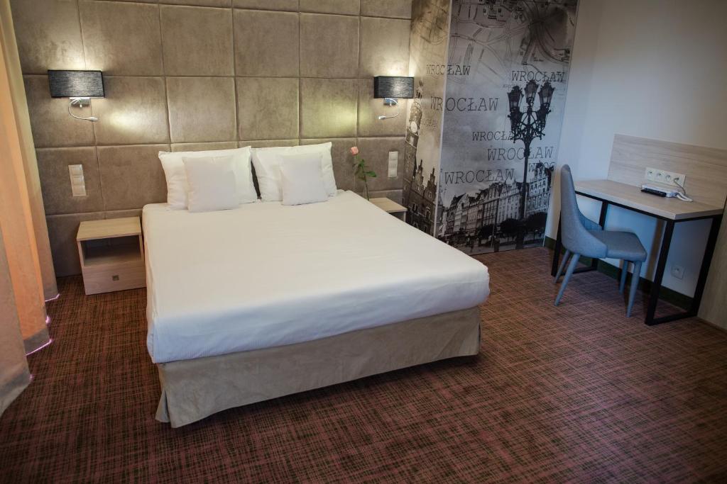 Postel nebo postele na pokoji v ubytování Citi Hotel's Wrocław