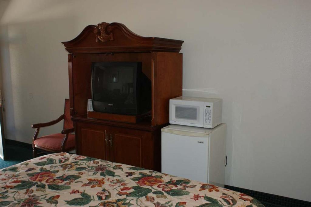 a bedroom with a tv and a microwave at HWY Express Inn and Suites in Thatcher