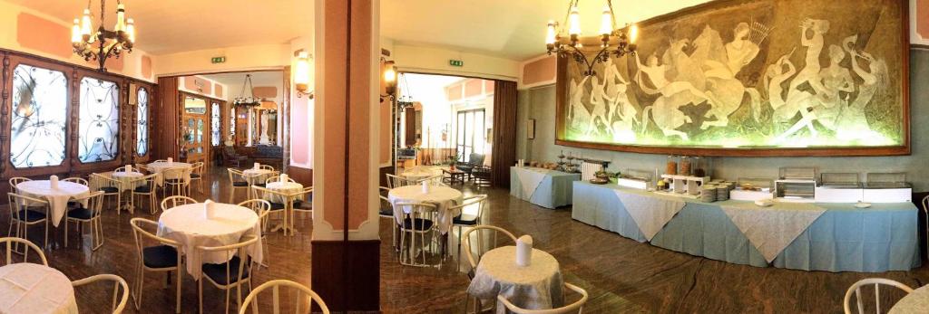 Restaurace v ubytování Tourist Hotel