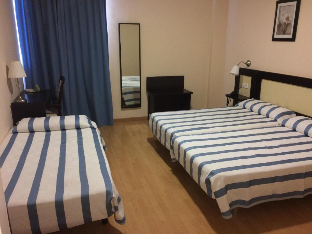 Postel nebo postele na pokoji v ubytování Hotel Castillo