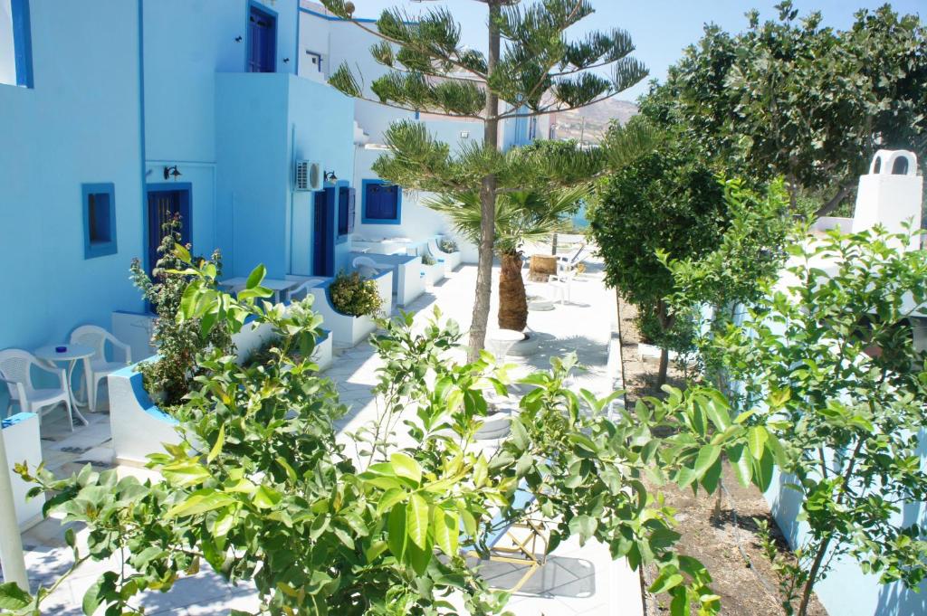 Aed väljaspool majutusasutust Dimitris Villa