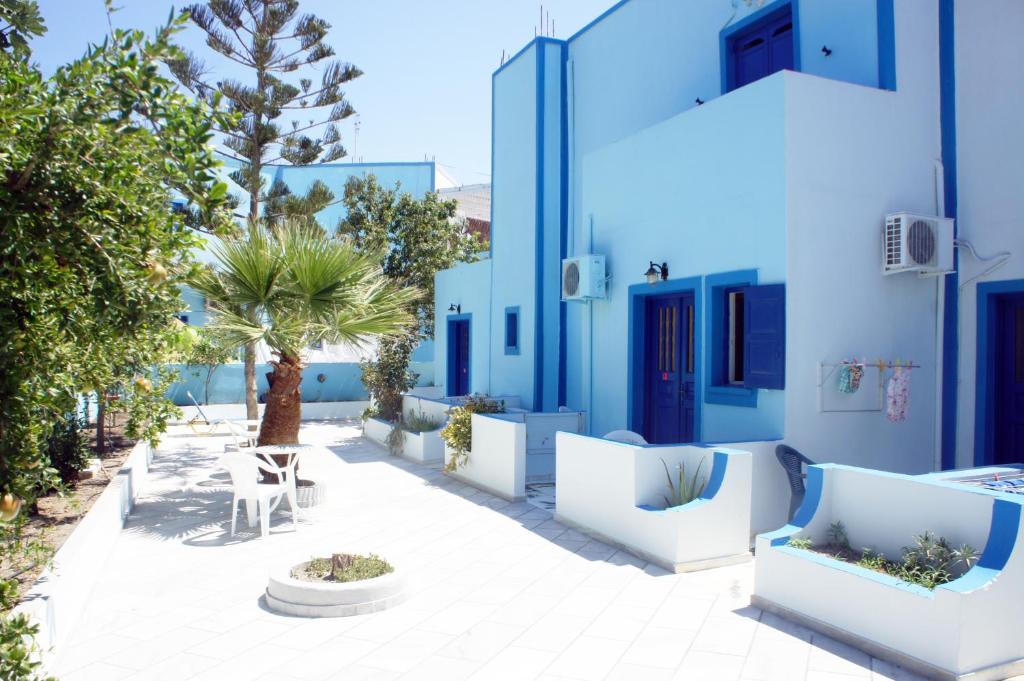 Aed väljaspool majutusasutust Dimitris Villa