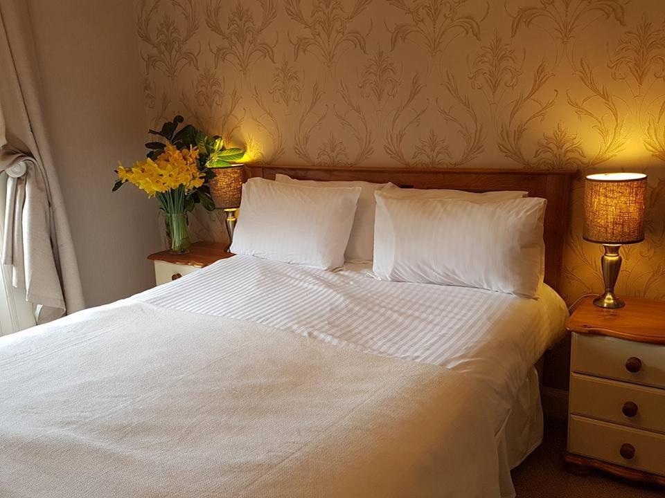 Postel nebo postele na pokoji v ubytování Plough Hotel