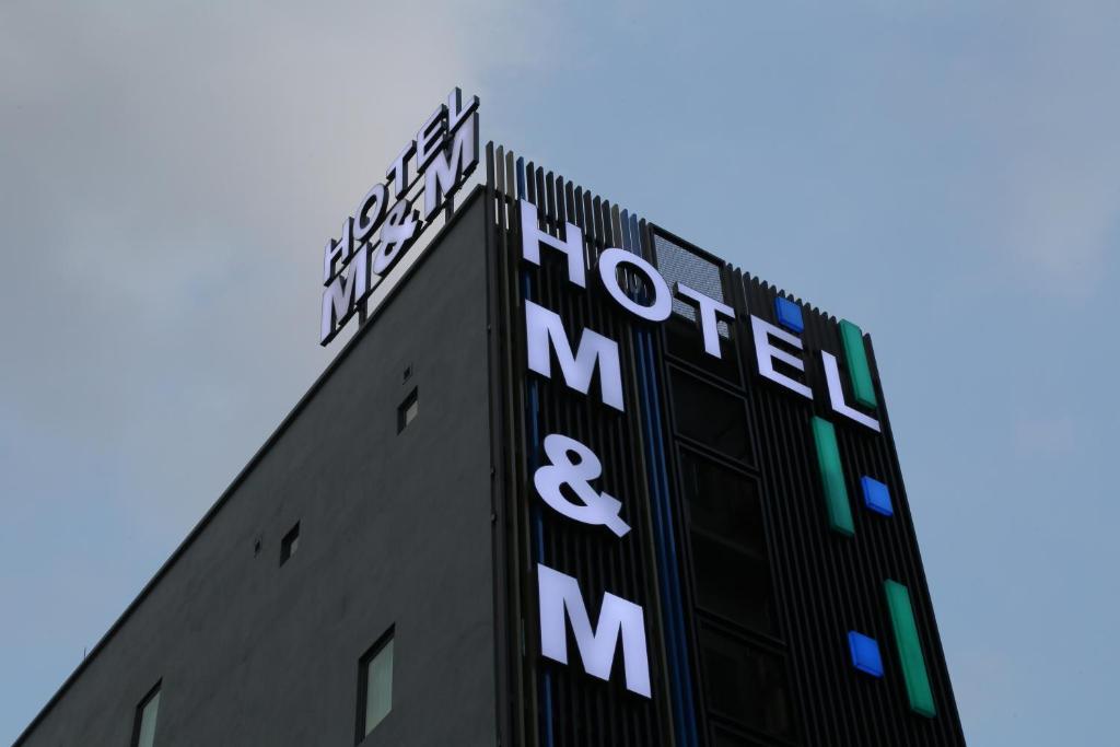 Certifikát, hodnocení, plakát nebo jiný dokument vystavený v ubytování M&M Hotel
