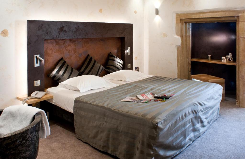 Postel nebo postele na pokoji v ubytování Hotel Saint-Martin
