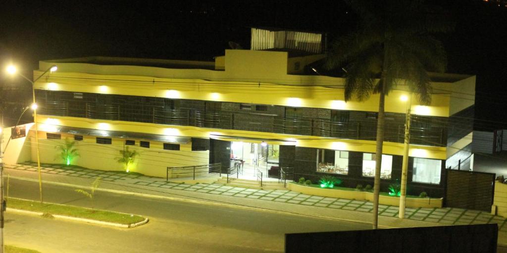  Gold Hotel
