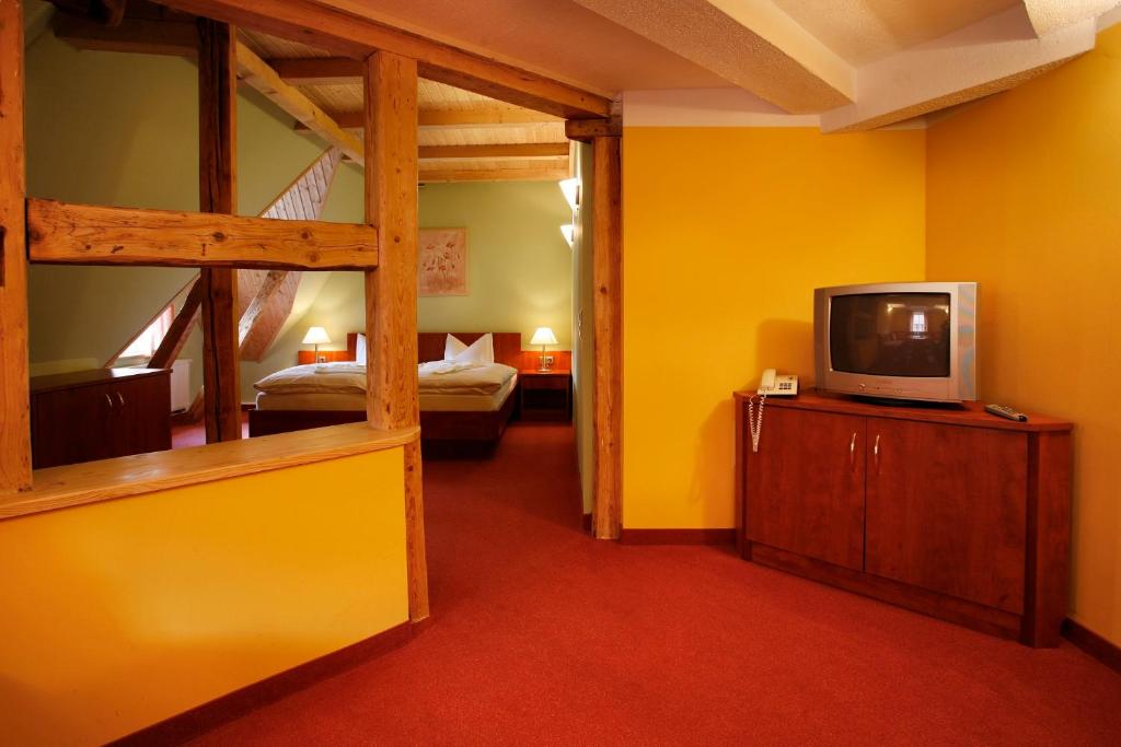 Postel nebo postele na pokoji v ubytování Hotel Zum Kanzler
