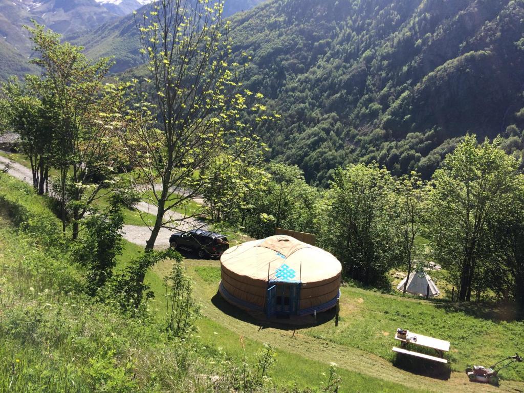 Příroda nedaleko luxury tent