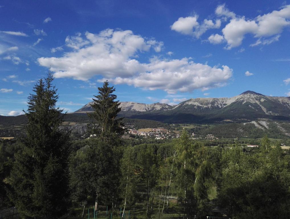 a view of a city with mountains in the background at Gîte de Champflorin in Seyne